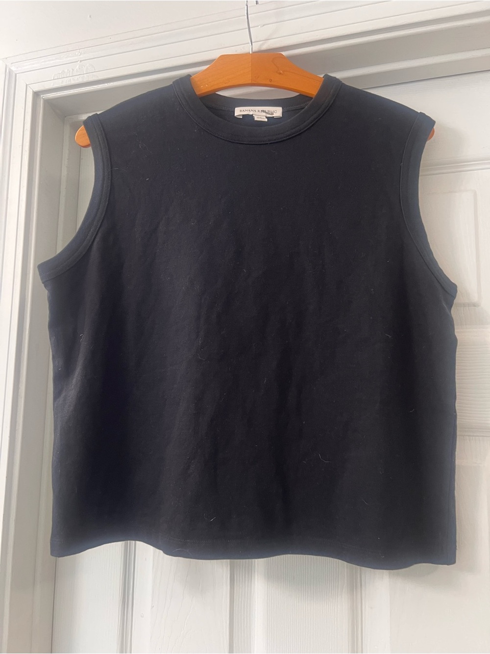 Banana Republic Black Crewneck Cropped Boxy Tank
Casual Sz medium